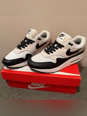 Nike Air Max 1 ESS “ Panda’s “